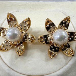 Nina Ricci Flower earrings